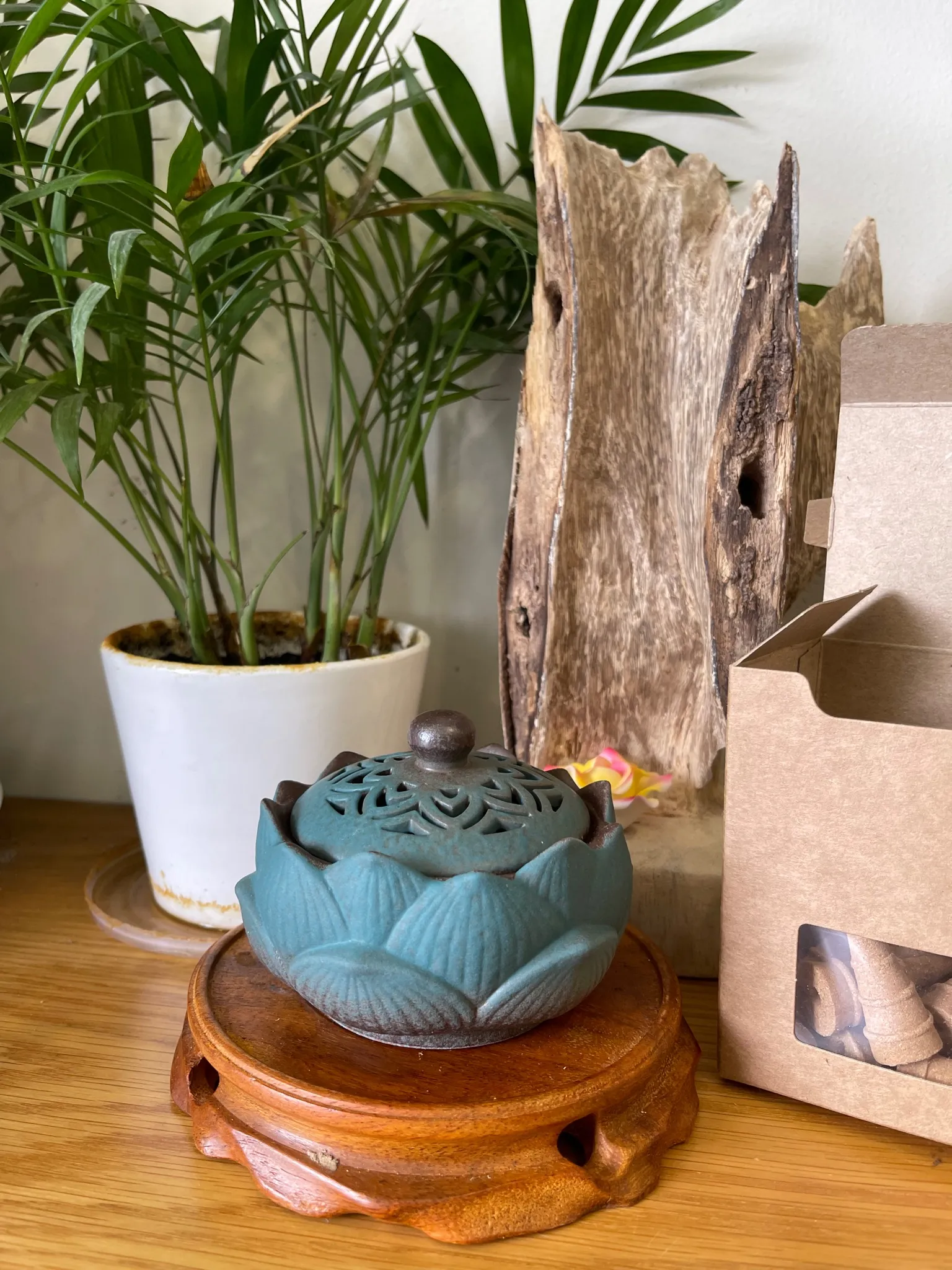 SKY BLUE LOTUS AGARWOOD INCENSE BURNER – PREMIUM CERAMIC OUD BURNER (10.5 CM)